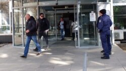 Часове наред в сряда прокурори претърсваха и изземваха документи от хазартната комисия