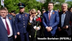 Посланичката на Русия Елеонора Митрофанова не участва в шествието "Безсмъртен полк", но поднесе цветя пред паметника костница в кв. Лозенец. Церемония за Деня на победата се проведе и в Пловдив, пак с участието на Митрофанова.