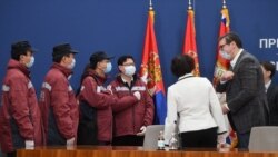 Сръбският президент Вучич се среща с китайските лекари, които подпомагат работата на сръбския кризисен щаб срещу коронавируса