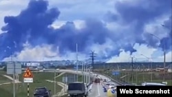 Дим от военновъздушната база "Белая", Иркутск, Русия, след атака на украински безпилотни самолети, 1 юни 2025 г.