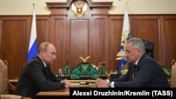 Руския президент Владимир путин и министъра на отбраната Сергей Шойгу обсъдиха инцидента