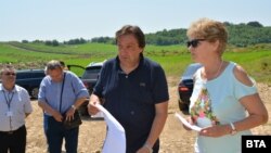 Виолета Комитова каза, че и към момента строежа на магистрала "Хемус" продължава, а единствените, които могат да го спрат са строителните компании и бившият изпълнителен директор на "Автомагистрали" Стоян Беличев