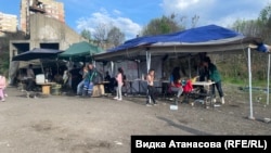 Вече седмица ромите от незаконната махала в "Западна фабрика" живеят на палатки, 22 април 2025 г.