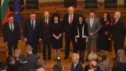 Филчев (най-вдясно) осезаемо зачести публичните си появи през последните месеци и дори се включи в обща снимка след клетвата на Гешев