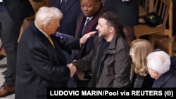 Президентът на САЩ Доналд Тръмп (вляво) и президентът на Украйна Володимир Зеленски. Архивна снимка