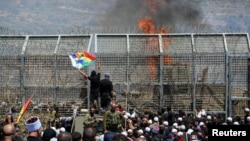 Друзи от двете страни на границата между Израел и Сирия, на фона на конфликта от изминалата седмица, 16 юли 2025 г.