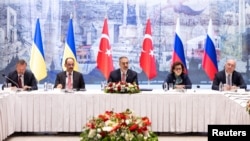 Кадър от преговорите между Русия и Украйна в Истанбул