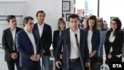 Бившите служебни министри на икономиката и финансите Асен Василев и Кирил Петков по време на представянето на политическата си партия "Продължаваме промяната", 19 септември 2021 г.