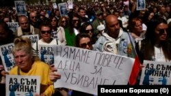 Протест в памет на 12-годишната Сияна Попова, загинала в катастрофа. София, 12 април 2025 г.