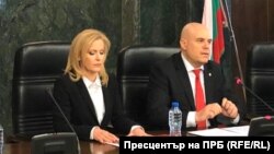 Иван Гешев и говорителката му Сийка Милева на пресконференцията на 19 март