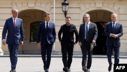 Лидерите на Германия, Франция, Украйна, Великобритания и Полша по време на срещата им в Киев на 10 май 2025 г.