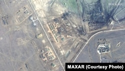 Понтонен мост и нови хеликоптери. Какво прави Русия до границата с Украйна