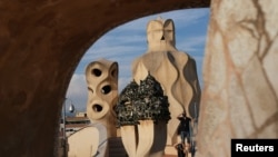 Част от фасадата на Каса Мила