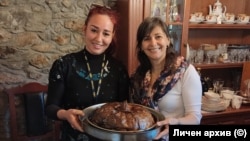 Екатерина Терзиева - Атанасова (вляво)