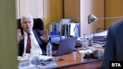 Смененият директор на "Метрополитен" Стоян Братоев в кабинета си, 25 април 2025 г.