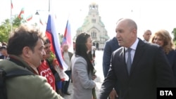 Румен Радев сред участниците в шествието за руския Ден на победата в София