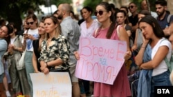 Протестът с надслов „Стига насилие над родилки! Подкрепи Антония!“ пред "Майчин дом" в София.