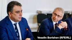 Лидерът на "Продължаваме промяната" Асен Василев (вляво) и бившият премиер Николай Денков.