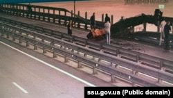 Щетите по Кримския мост след подводната експлозия, 3 юни 2025 г.