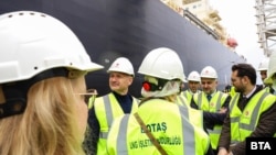 Министърът на енергетиката в служебното правителство на Гълъб Донев Росен Христов посреща танкер с втечнен природен газ на турския терминал Marmara Ereglisi LNG. Снимката е от 12 април 2023 г.