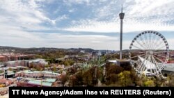 Увеселителният парк Лесеберг в Швеция е затворен заради увеличението на броя на случаите на коронавирус в района. 