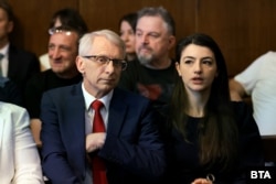 Сред присъстващите на заседанието на САС бяха бившият премиер Николай Денков и колегата в му парламентарнта група на ПП-ДБ Лена Бориславова, 17 юли 2025 г.