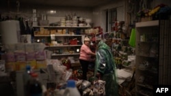 Малък пазар в село Стецкивка, близо до фронтовата линия, в Сумска област, на 12 юни.